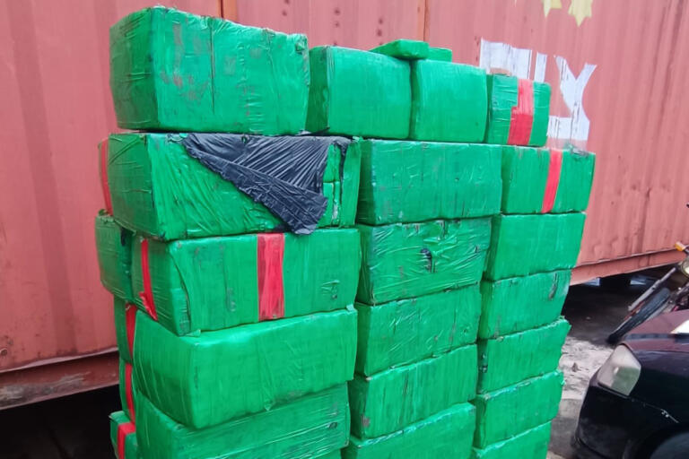 PCPR apreende 859 quilos de maconha escondida em um veículo em Medianeira