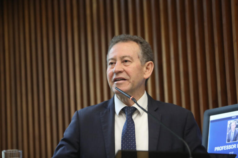 Professor Lemos sugere projeto que obriga o pagamento da reposição salarial aos servidores estaduais