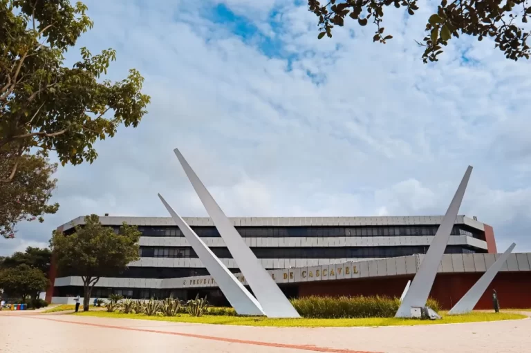 Prefeitura de Cascavel abre concurso público com 40 vagas e salários de até R$ 3,2 mil