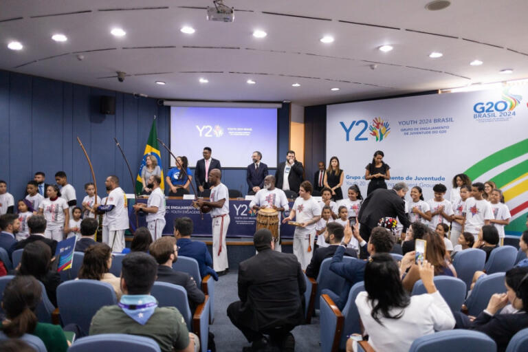 Comissão de Defesa dos Direitos da Juventude reúne jovens do G20 para debater inovação e futuro do trabalho
