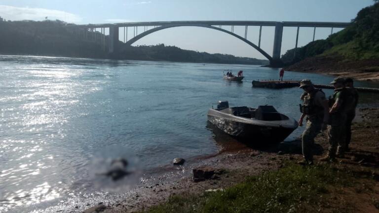 Cadáver é encontrado boiando no Rio Paraná