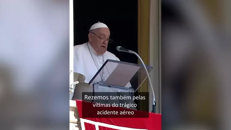 Papa Francisco reza pelas vítimas do avião que saiu de Cascavel e caiu em São Paulo