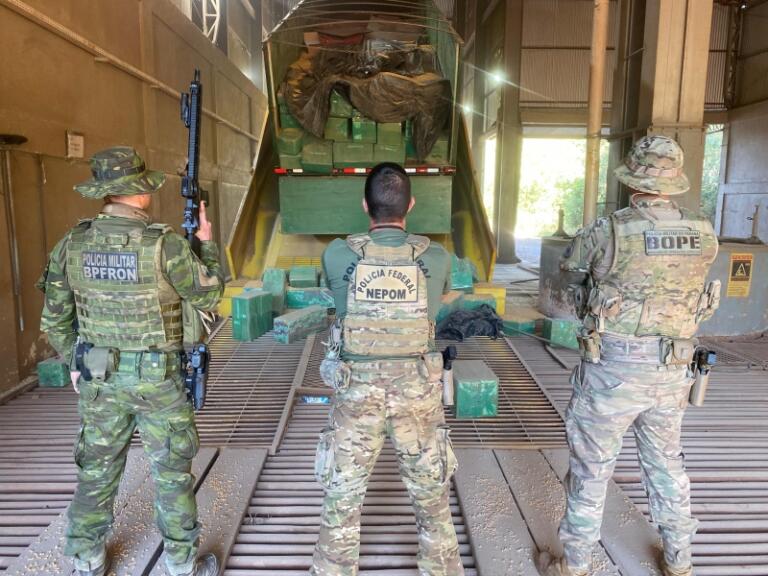 Carreta é apreendida com carga de R$ 11 milhões em cigarros eletrônicos e essências