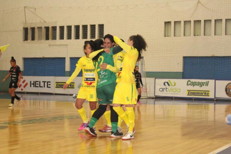 AACC vence Telêmaco e segue na briga pela ponta do Paranaense