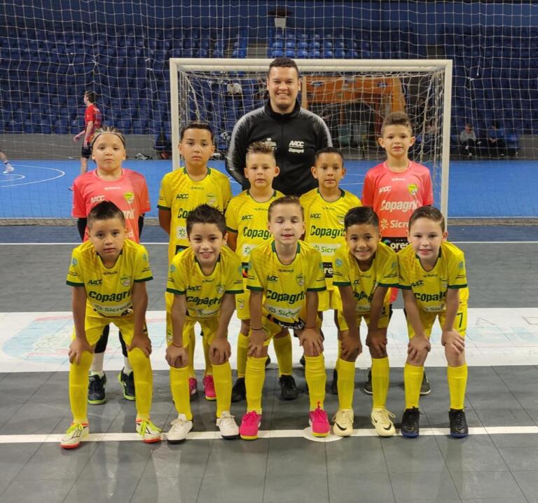 Sub-8 da AACC avança com 100% de aproveitamento no Paranaense