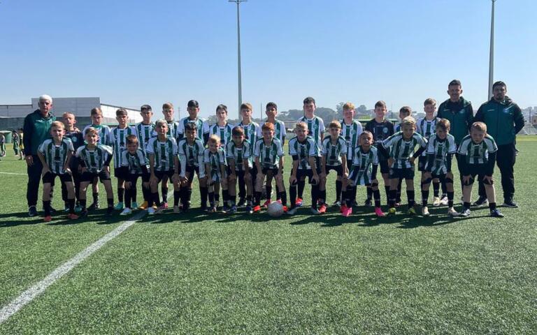 Com delegação de 30 atletas, Escola Coxa realiza amistosos em Curitiba