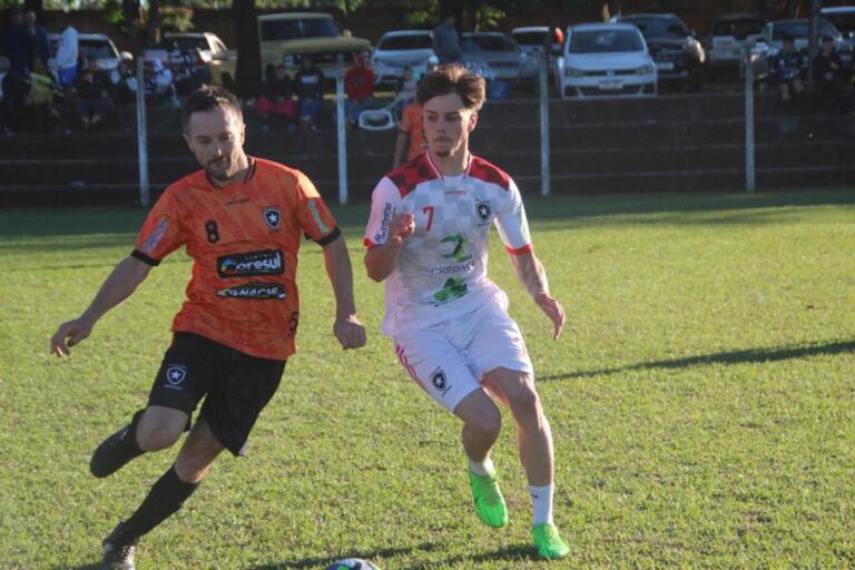 5º Campeonato de Futebol Suíço Sicredi/Multifestas começa com 15 gols