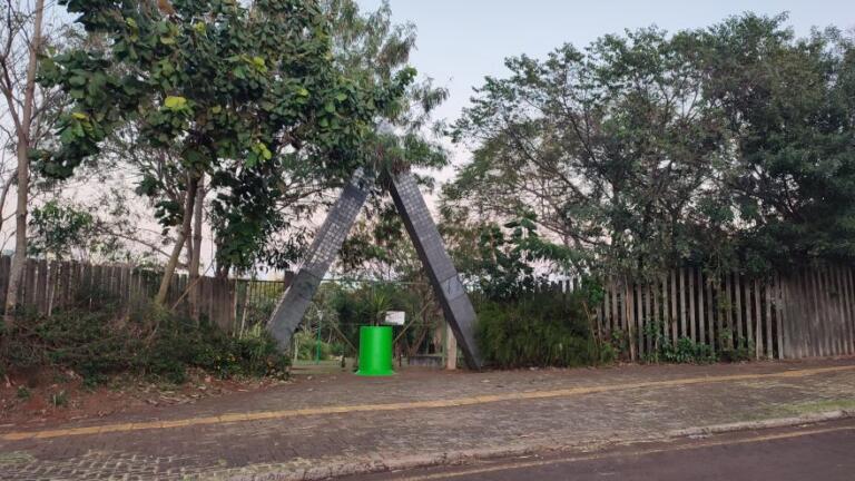 Após ataque de pitbulls, parque em Cascavel amanhece com os portões fechados