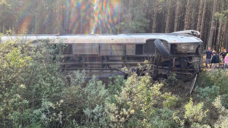 19 pessoas ficam feridas em acidente com ônibus da Saúde no Paraná