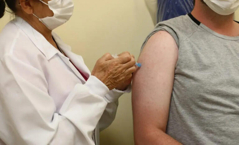 Vacina desenvolvida pelo Instituto Butantan contra a dengue tem eficácia de 89%