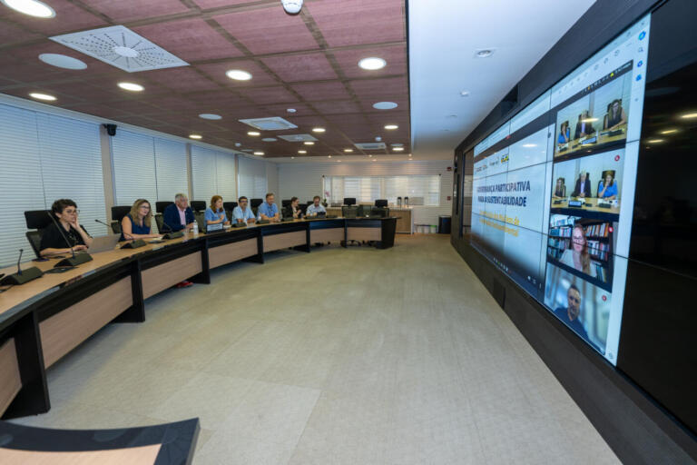 Itaipu inicia diálogos com instituições e Poder Público para criação de Núcleos de Cooperação