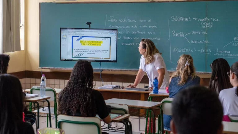 SEED prorroga inscrições de PSS para contratações de professores e pedagogos