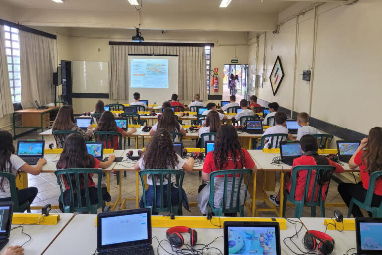 Escolas estaduais em tempo integral do Paraná cresceram acima da média no Ideb