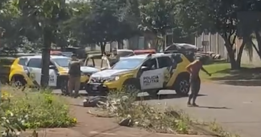 Imagens mostram policiais militares atropelando e baleando jovem em posse de faca em Cascavel
