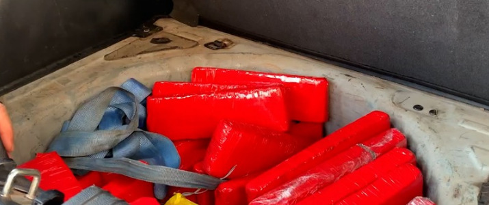 Dupla que estava com o carro carregado de maconha é detida na BR 277