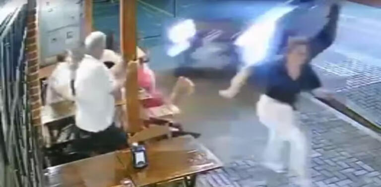 Caminhonete que invadiu churrascaria em Ibiporã e matou mãe e filha estava acima da velocidade, conclui polícia