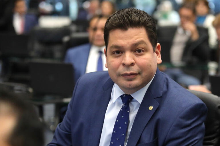 Deputado Gugu Bueno será conduzido à primeira-secretaria do Poder Legislativo para o biênio 2025-2027
