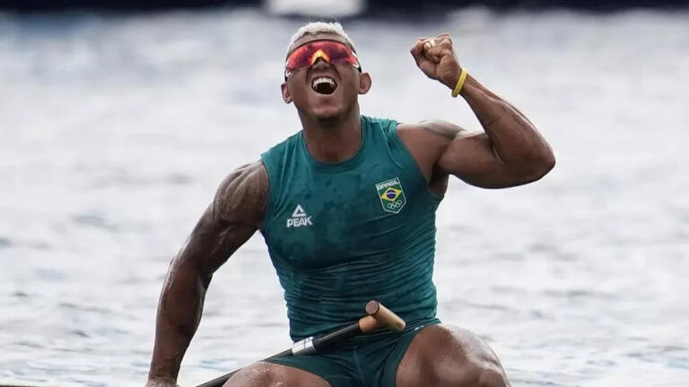 Isaquias Queiroz é prata e vira 2° maior medalhista olímpico do Brasil