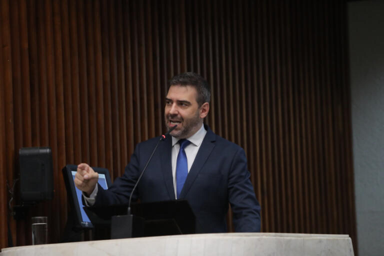 Deputado apresenta proposta para impedir no Paraná o uso de linguagem neutra nos hinos oficiais