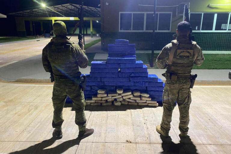 PM e PF apreendem 500 quilos de maconha em mata de Guaíra