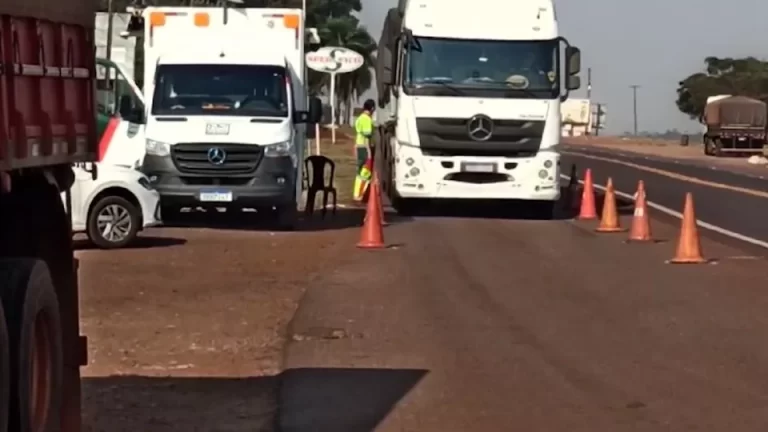 Diferença de quase quatro toneladas na pesagem do DER causa revolta em caminhoneiro