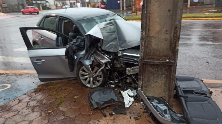 Jovem morre e cinco ficam feridos em grave acidente em Toledo