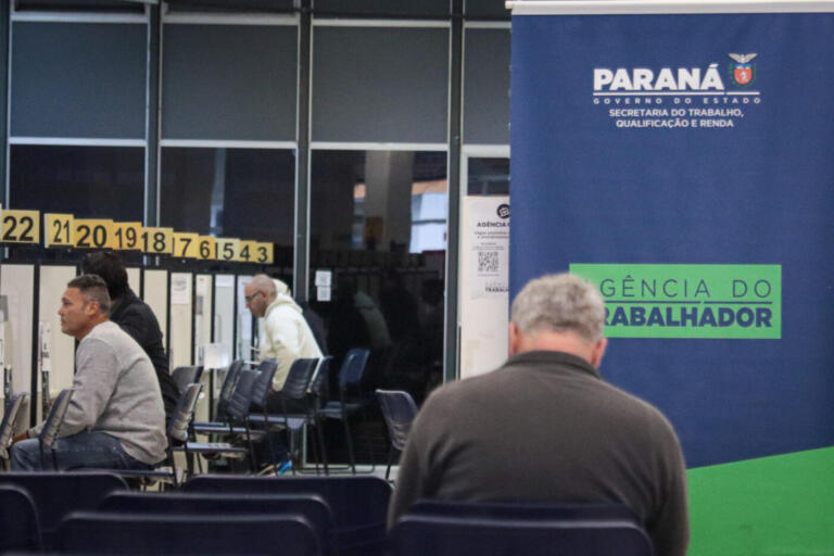 Agências do Trabalhador iniciam a semana com 23,2 mil vagas no Paraná