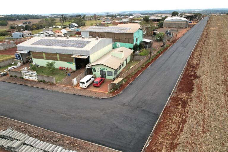 Parque Industrial de Mercedes recebe pavimentação asfáltica após quase 30 anos