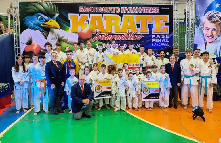 Associação Liberdade conquista 37 medalhas no Paranaense de Karate