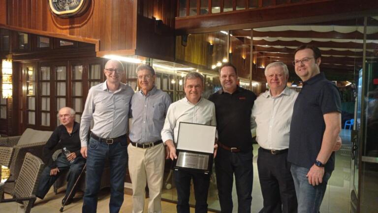 Sindiavipar homenageia Ricardo Santin por fortalecer a avicultura brasileira no mercado global