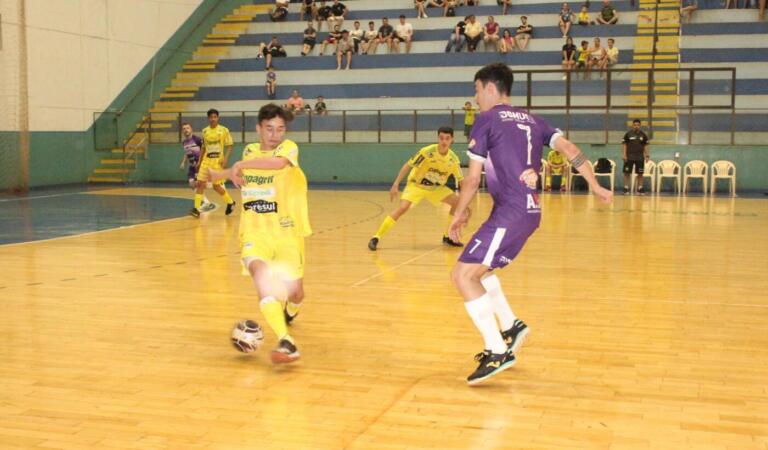 Terceira semana do Municipal começa com goleadas no Grupo C