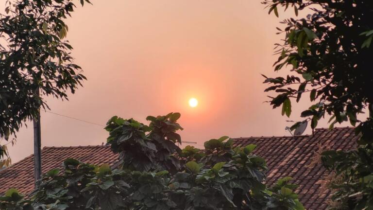 Por que o céu muda de cor e a poluição parece aumentar no frio?