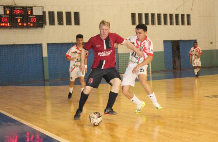 Bianchessi Barbearia vence J&D Estofados e assume a ponta do Grupo A