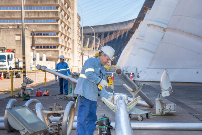 Itaipu troca equipamentos buscando mais segurança e eficiência