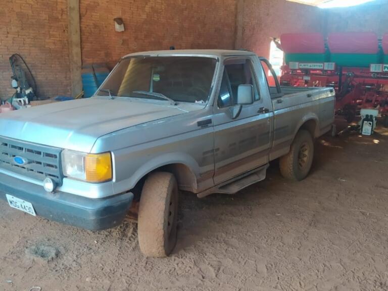Caminhonete é furtada durante a noite em Mercedes