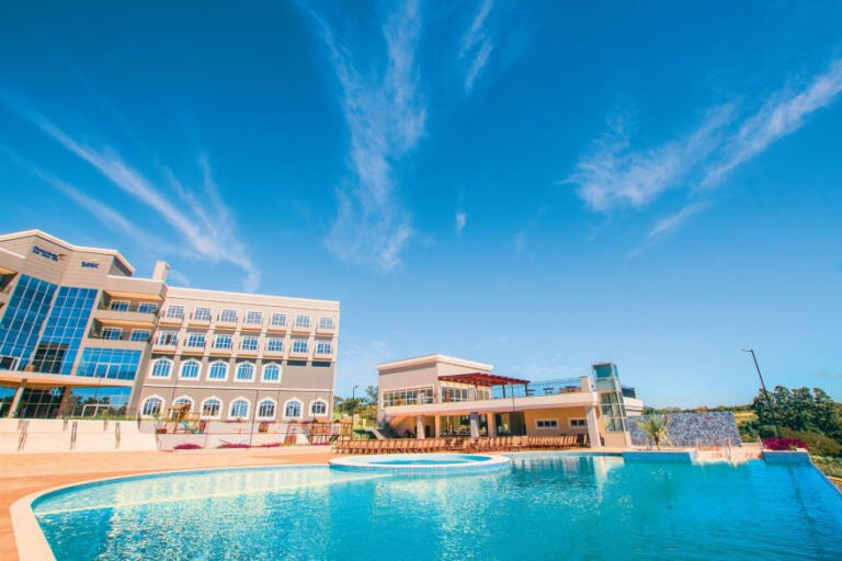 Sesc Cascavel Hotel Fazenda oferece vagas com salário de até R$ 3 mil e pacote de benefícios