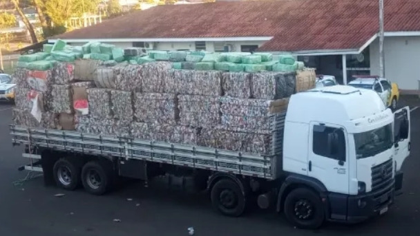 Operação policial apreende caminhão com três toneladas de maconha