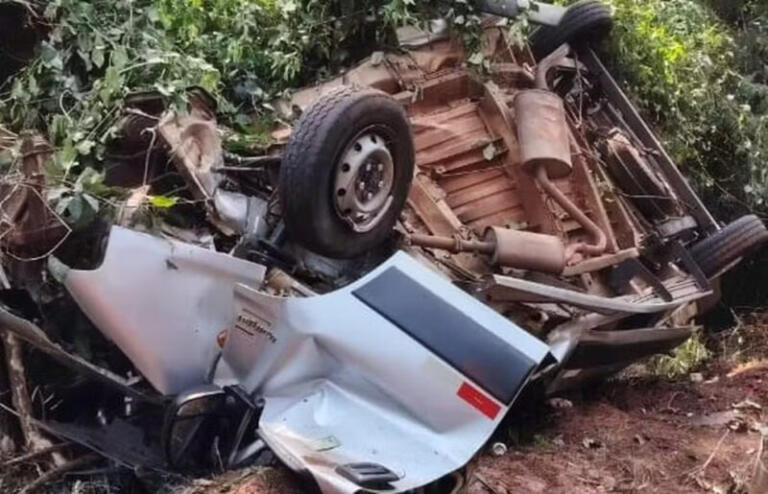 Identificadas as quatro vítimas que perderam a vida em grave acidente com van que bateu em árvore