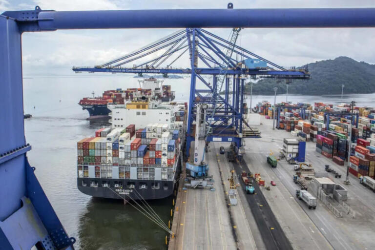 Portos do Paraná têm recorde histórico de movimentação de cargas