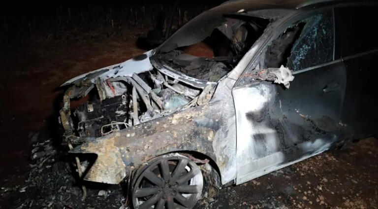 Rondonenses têm carro destruído pelo fogo na rodovia dos distritos de Novo Sarandi e Vila Nova