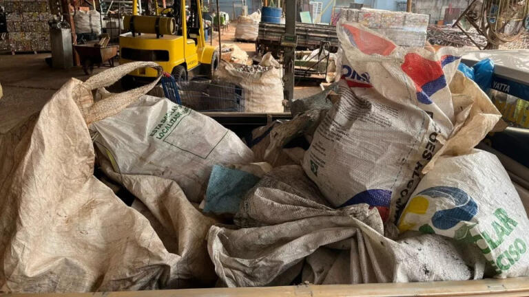 Dona de ferro-velho é presa com 600 quilos de cabos furtados em Toledo