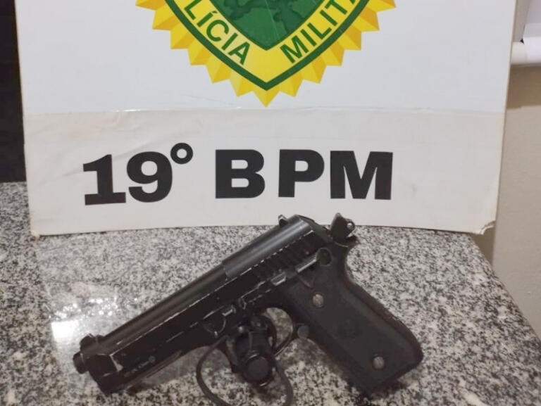 Homens são detidos com uma réplica de arma de fogo em Guaíra