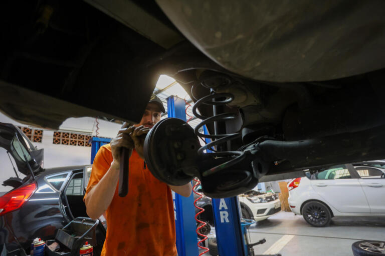 Serviços e turismo do Paraná crescem acima da média nacional em 2024