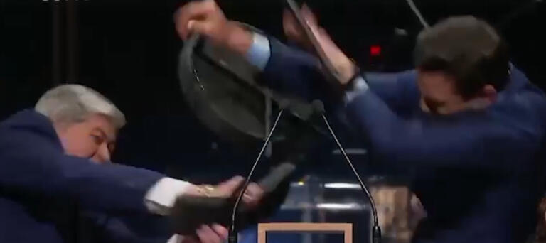 Datena joga cadeira em Pablo Marçal no debate da TV Cultura