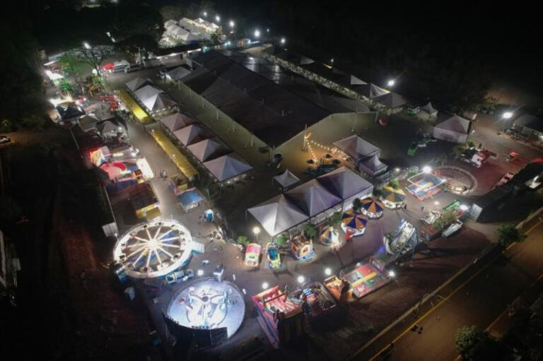 Festa aos 32 anos de Mercedes atrai milhares de pessoas e supera expectativas mesmo com chuva