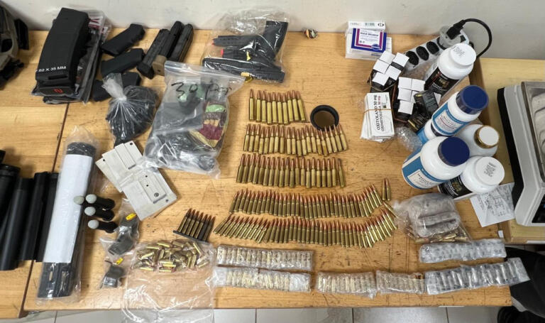 Carregamento de peças para fuzis apreendido em Foz seria levado para SP