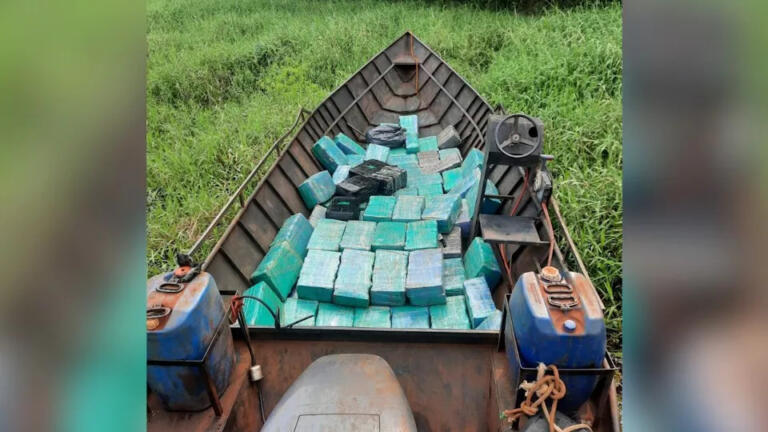 Barco com mais de uma tonelada de maconha é apreendido no Lago de Itaipu