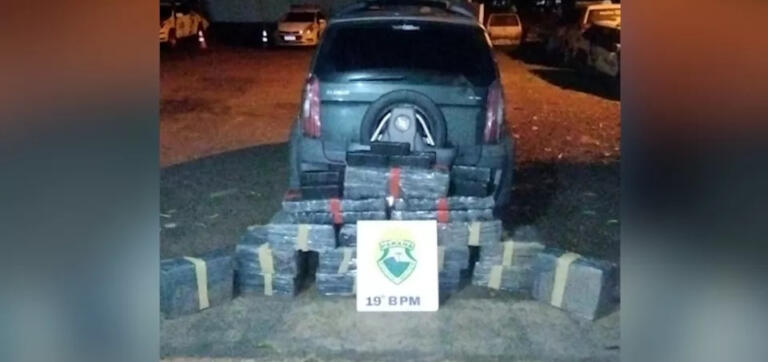 Carro furtado é apreendido carregado com 255 kg de maconha em Guaíra