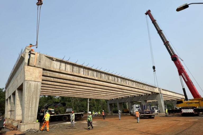 Operação de lançamento de vigas em viadutos da BR-469 em Foz do Iguaçu é expandida