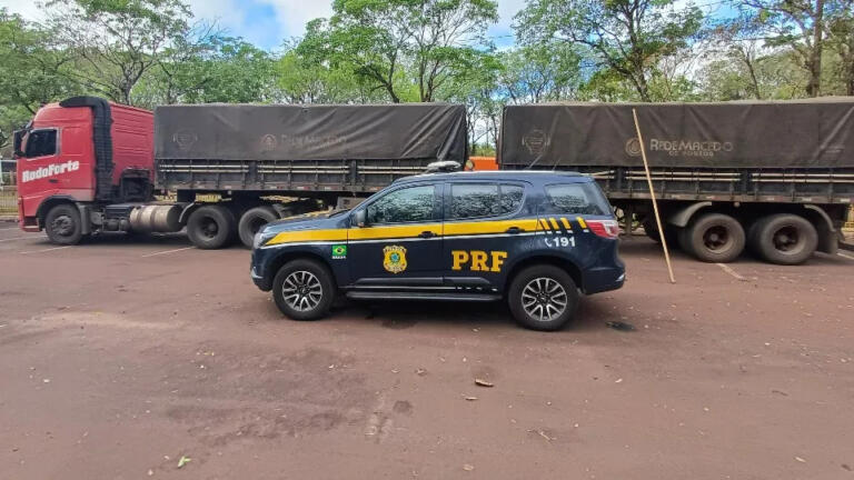 600 mil maços de cigarros são apreendidos com caminhoneiro de Cascavel